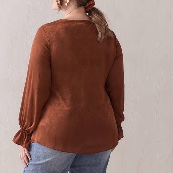 Additionelle Silky Jacquard Tie Front Wrap Top - Picture 6 of 11